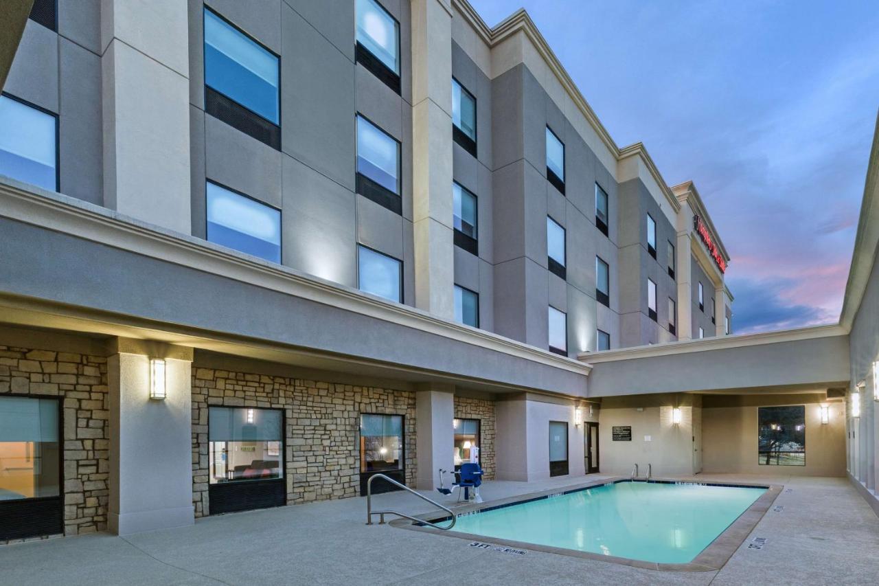 Hampton Inn & Suites Dallas I-30 Cockrell Hill, Tx Exterior photo